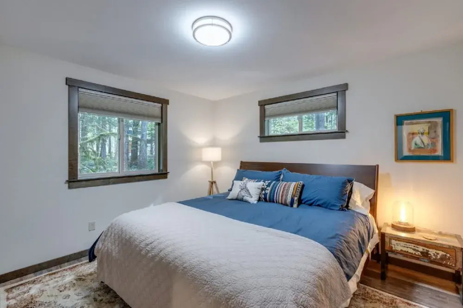 Mt Baker Lodging Cabin 50 - HOT TUB, AC, SLEEPS 4! by MBL