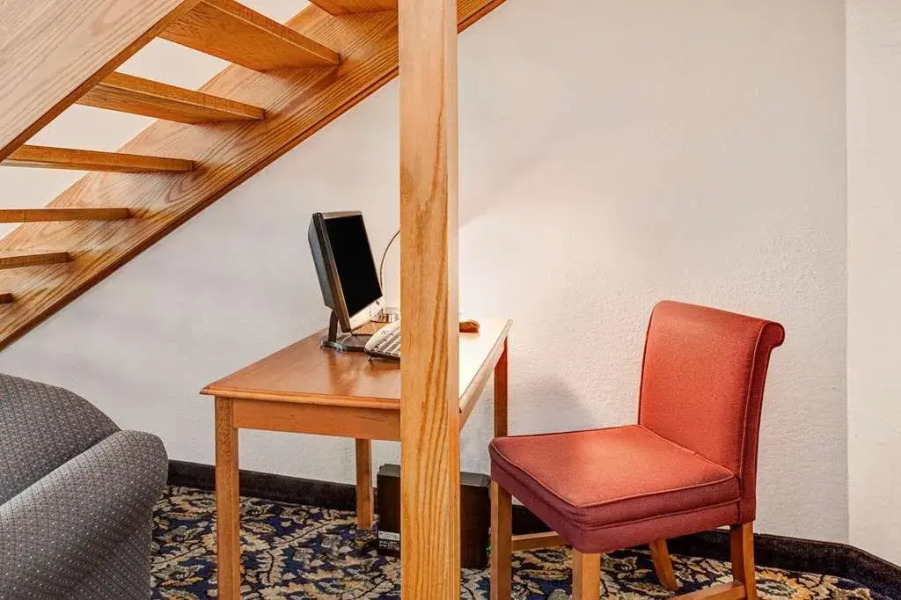 Super 8 by Wyndham Mahwah