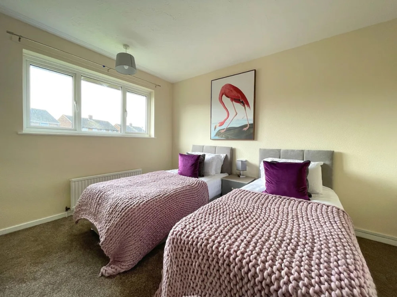 6 Person Spacious Home with Garden