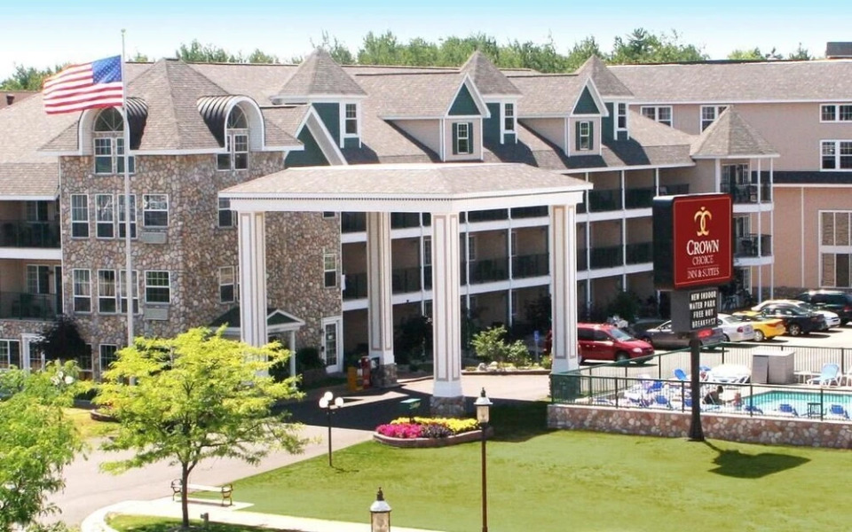 Crown Choice Inn & Suites Lakeview & Waterpark