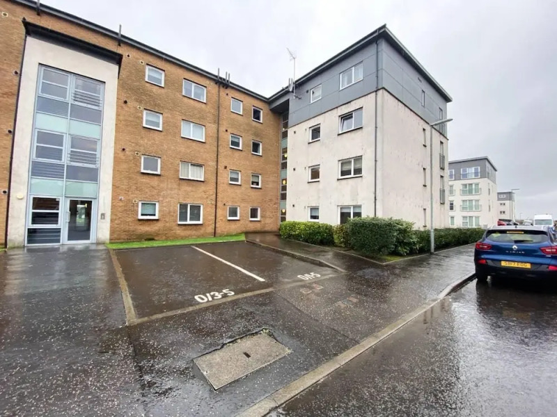 Glasgow Ellerslie Path 2bd Home - Parking