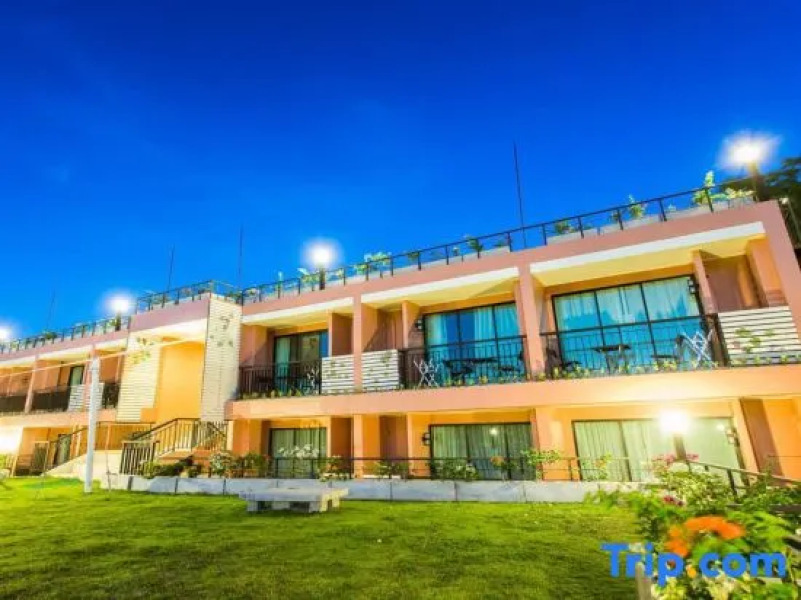 Studio Apartments on a Hill