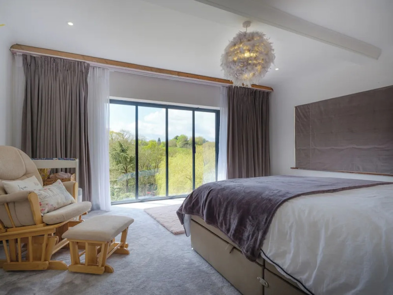 Inviting 5-bed House With Fishing Lake in Devizes