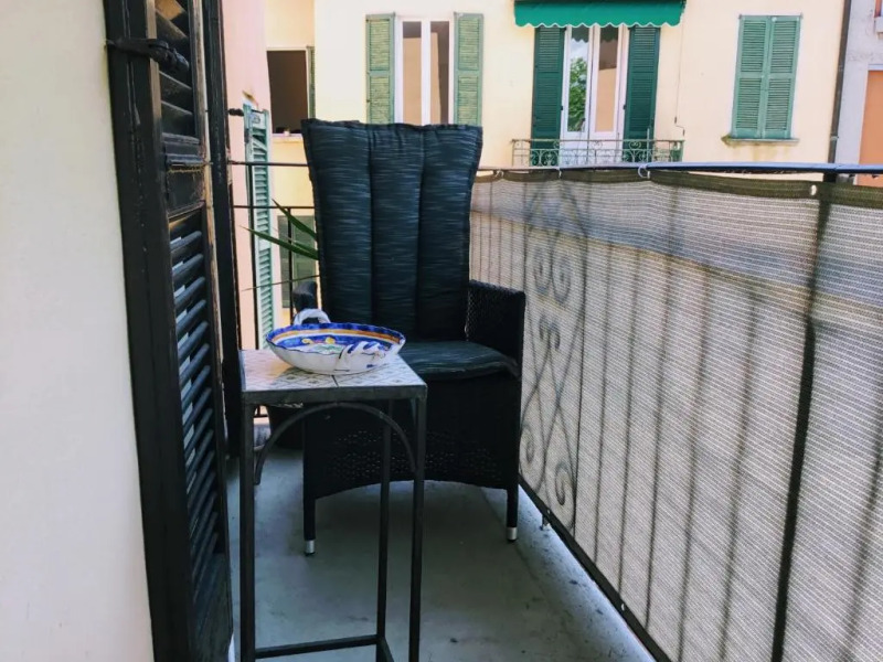 Central lakefront apartment