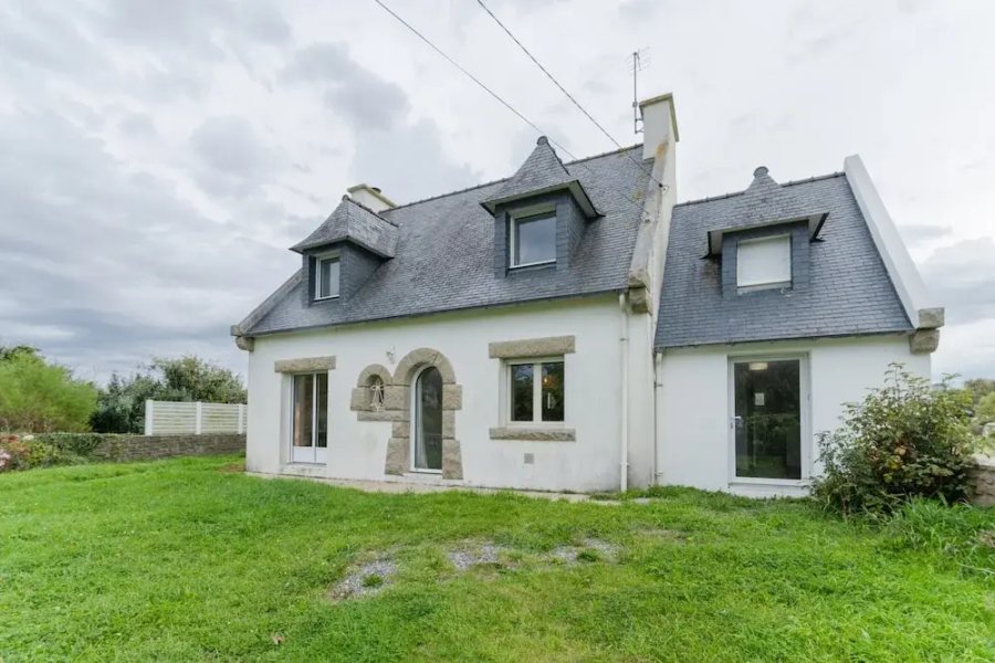 Pretty House on the Edge of the Gr34 Near the sea