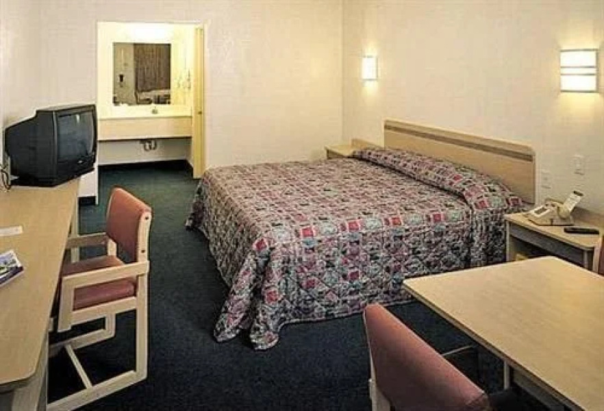 Americas Best Value Inn & Suites-Blue Springs / Kansas City