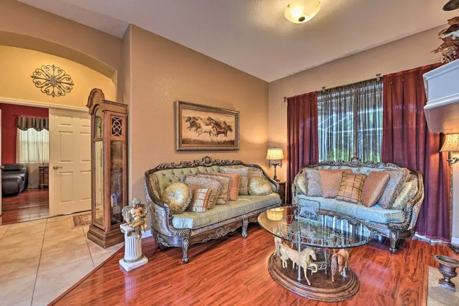 Elegant Valrico Home ~ 15 Mi to Downtown Tampa!