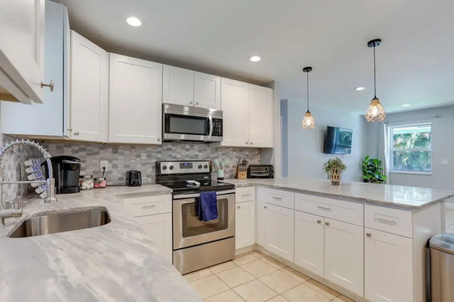 Pet-friendly Palm Beach Pad - 1 Mi to the Ocean!