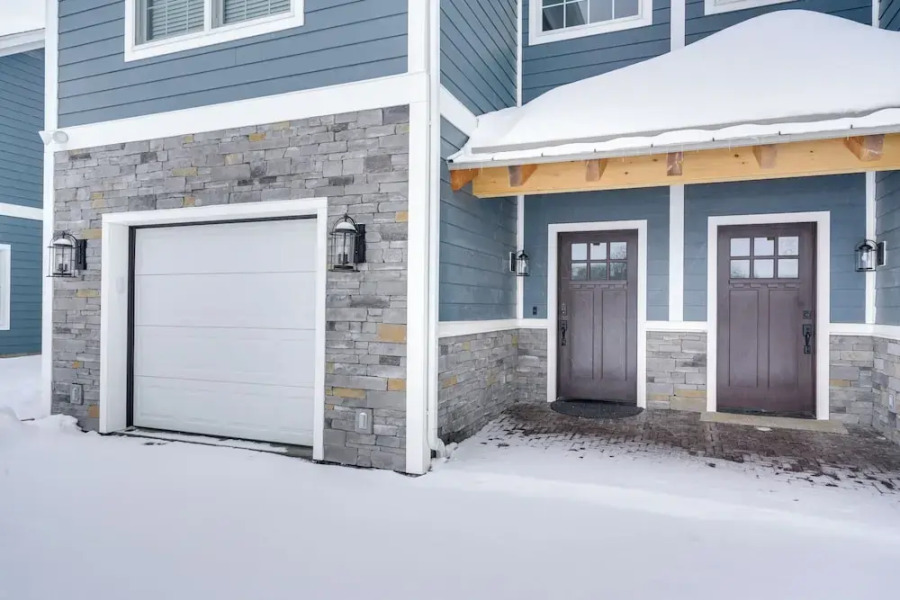 'echo Base Lodge' Near Holiday Valley Slopes!