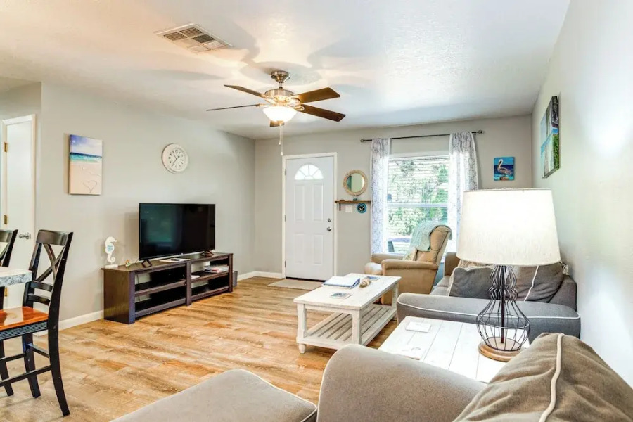 Home 7 Mi to Three Sisters & Hunter Springs