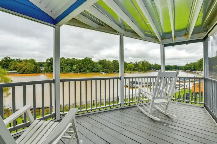 Waterfront Lake Norman Cabin w/ Screened Porch!