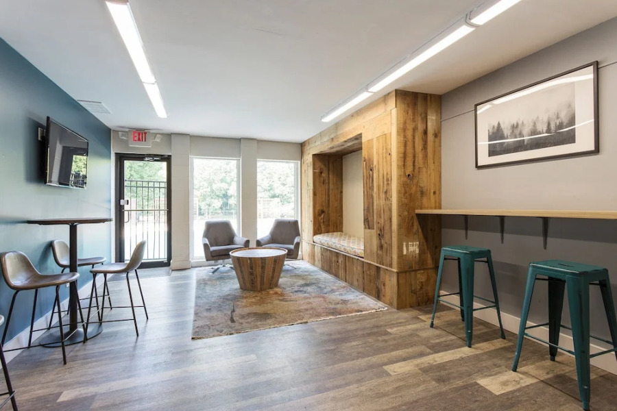 Relaxing St. Louis Getaway + Resort Amenities