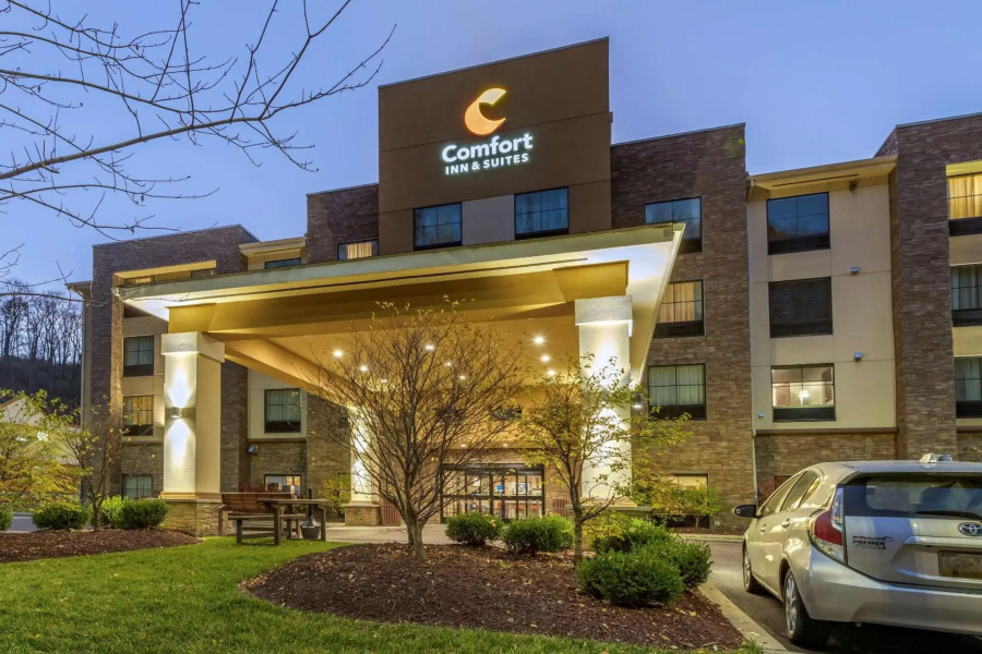 Comfort Inn & Suites Pittsburgh South