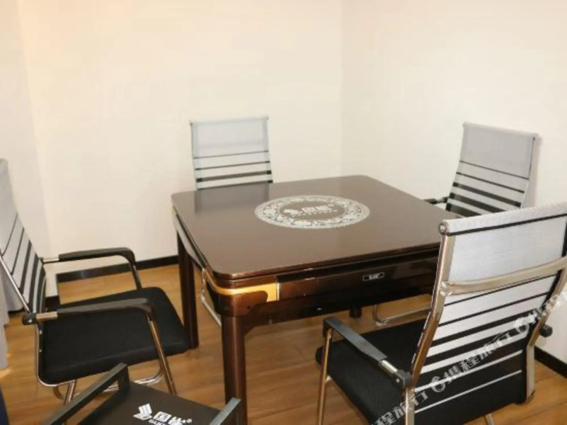 GreenTree Inn Express Hotel (Lingao Station)