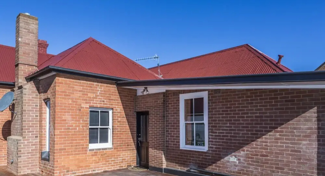 1 Bedroom Unit Close To Shops & Transport