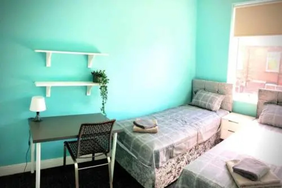 The Manchester Pad - 3BR Entire house with parking