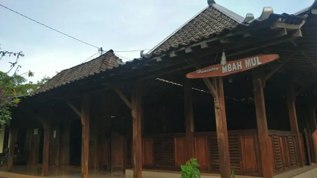 Homestay Mbah Mul by ZUZU