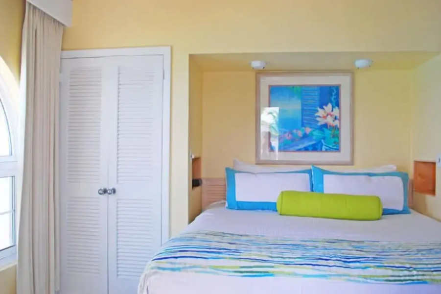 Beach Front Resort On Beautiful Beach Near Atlantis