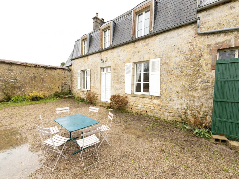 Pretty Holiday Home in Golleville with Private Garden