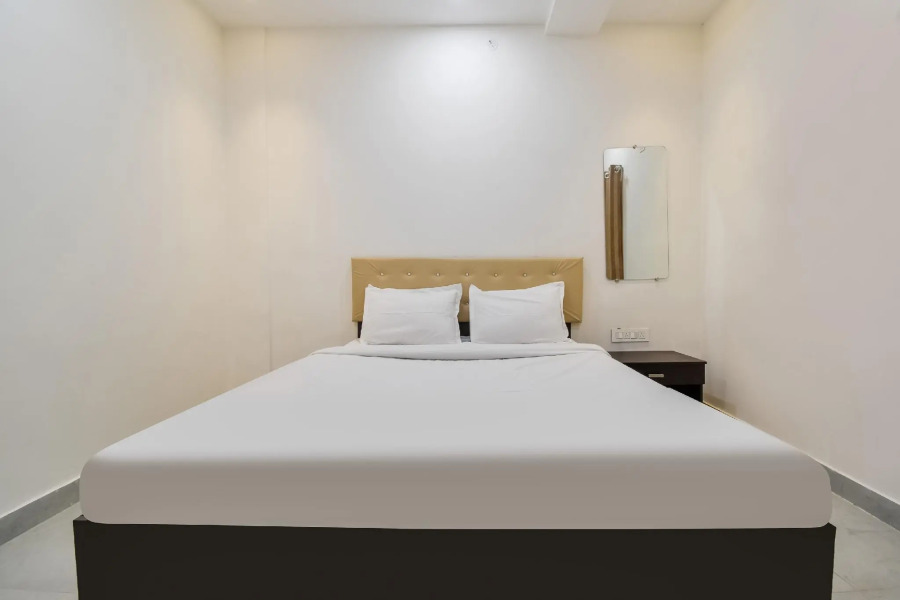 SPOT ON 78925 Hotel Maan Lodging & Boarding