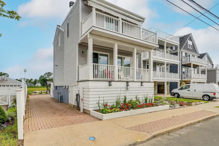 Bright Milford Beach House w/ Outdoor Shower