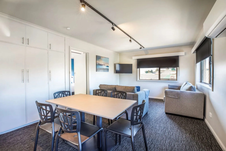 Nightcap at Riverside Hotel