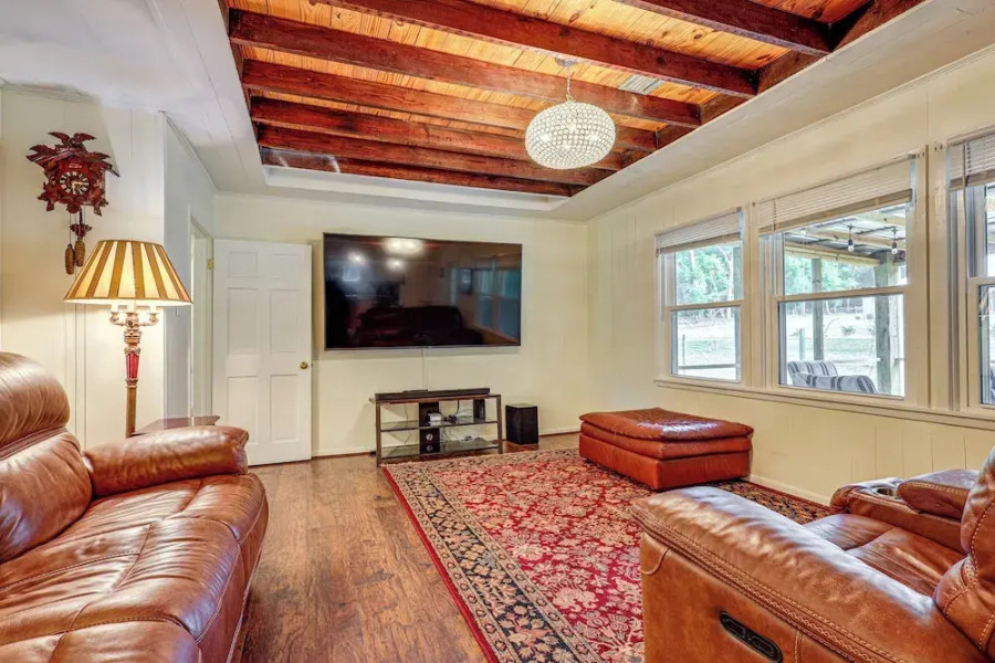 2 Mi to Fairhope Pier: Home w/ Large Yard!