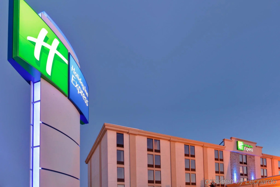 Holiday Inn Express Flint-Campus Area by IHG