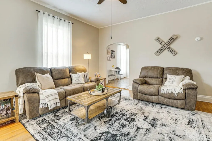 Home w/ Fenced Backyard, 6 Mi to Dtwn Louisville!