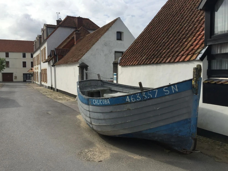 A Pleasant Little Studio Apartment With a Terrace, 30 Metres From the Beach