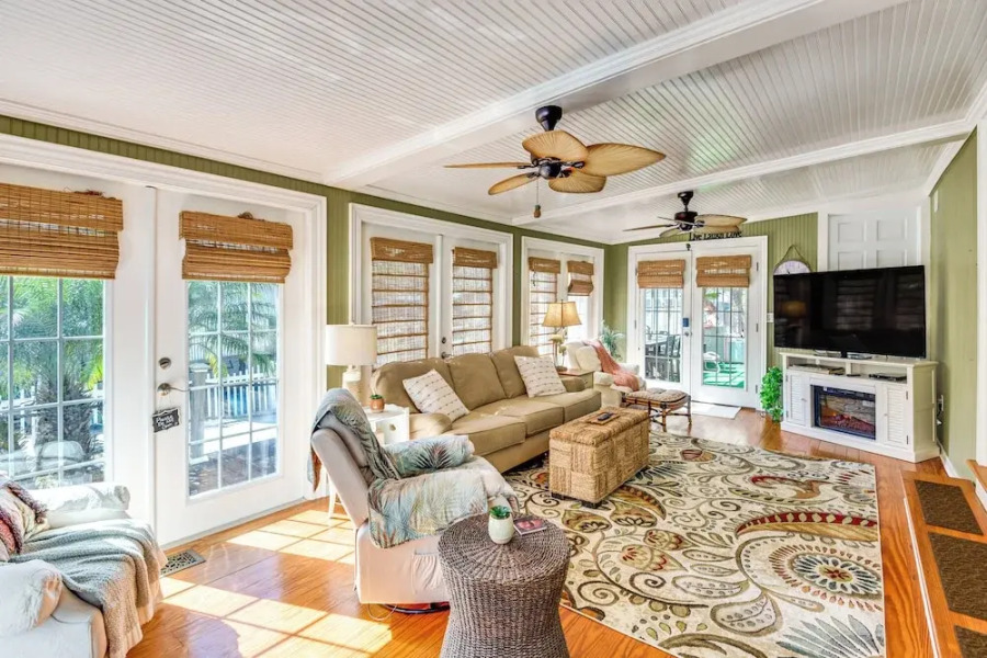 < 1 Mi to Boat Ramp: Canal-front Retreat in Astor!