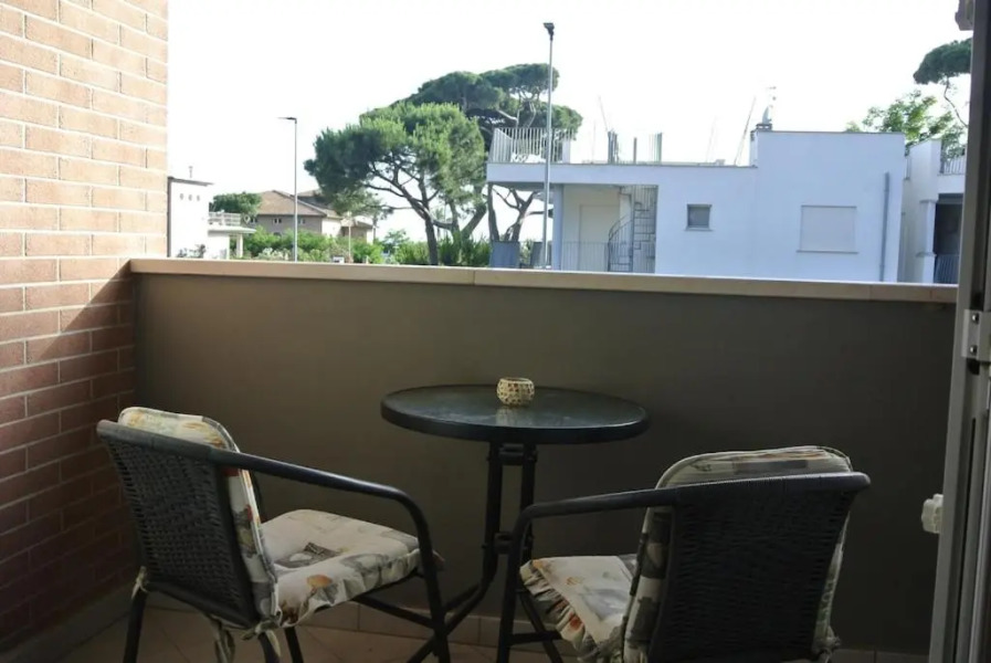 Villetta Gelsomino ,150 metri dal mare, ingresso indipendente, posto auto e giardino