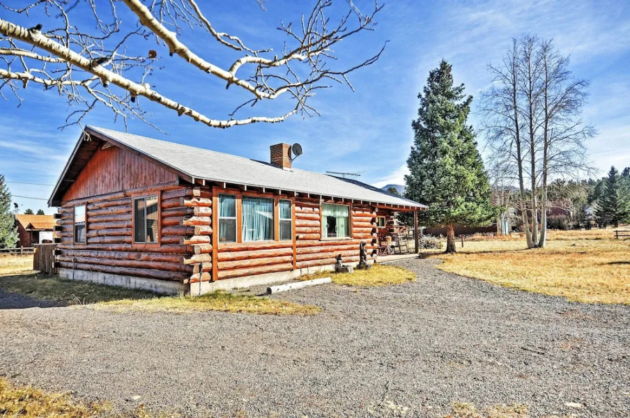 South Fork Log Cabin w/ Beautiful Mountain Views!