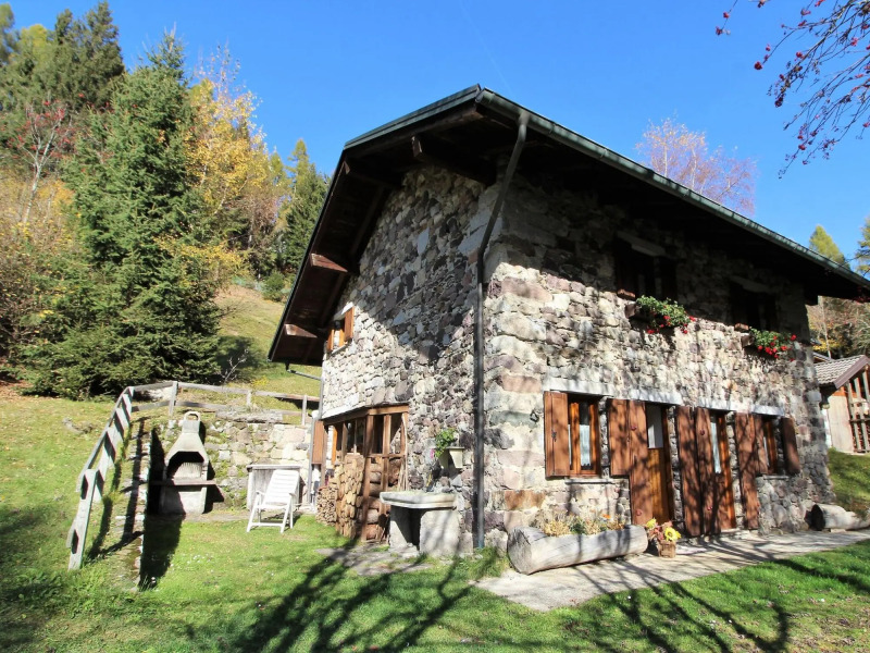 Wooden chalet in Pieve Tesino with garden