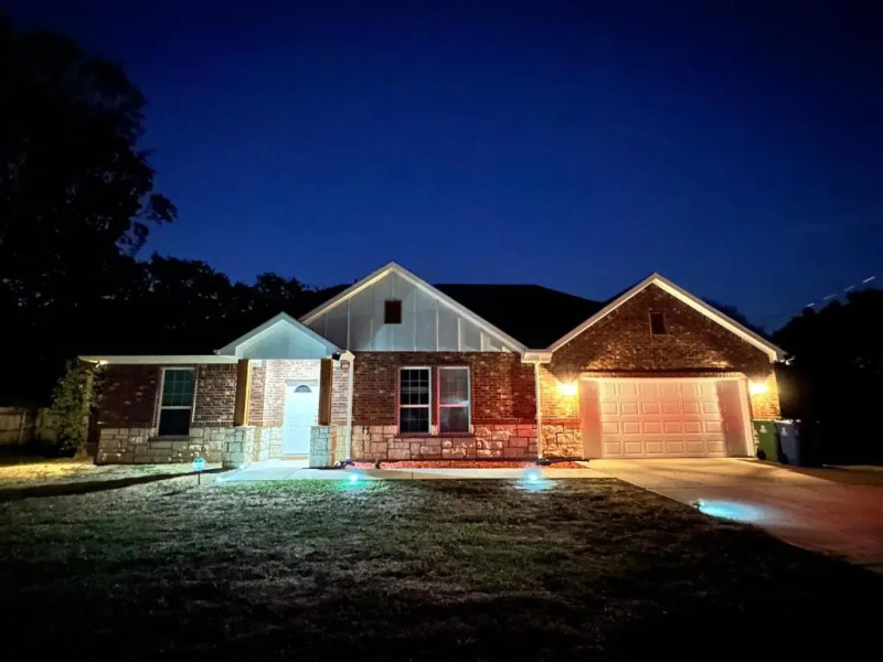 LakeDallasPoolHouse GREAT memories, near LAKE!