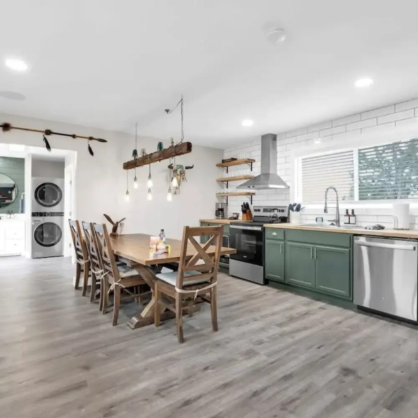 Spacious 4BR Home Near Grand Canyon Sleeps 10