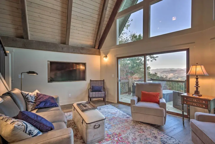 Brevard Chalet w/ Stunning Blue Ridge Mtn Views!