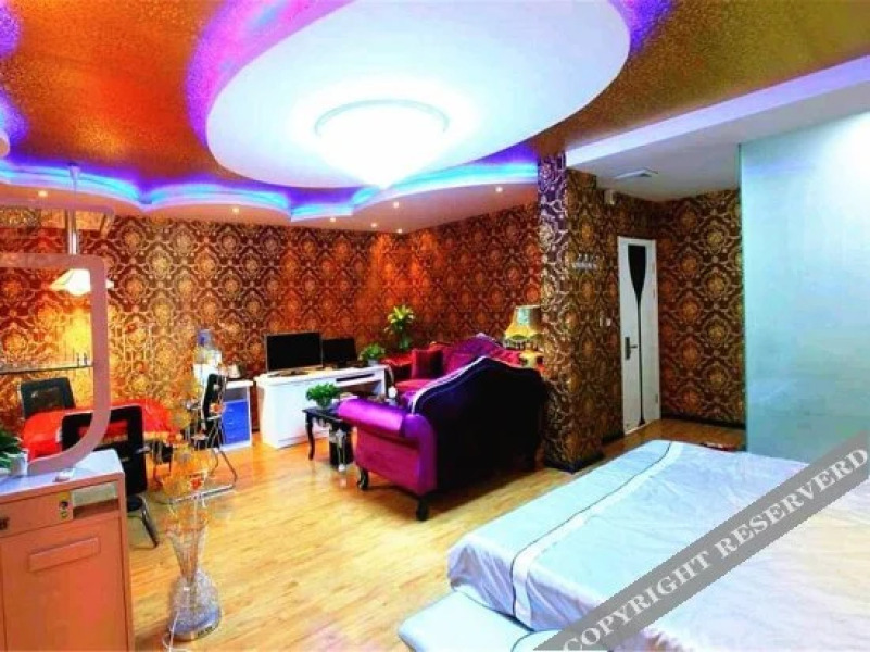 Yiyu Fengqing Theme Hotel