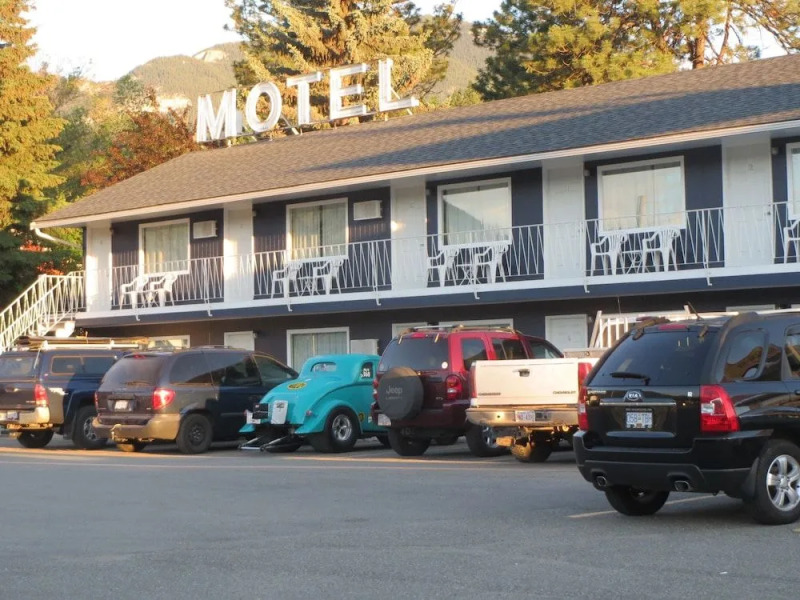 Round-Up Motel