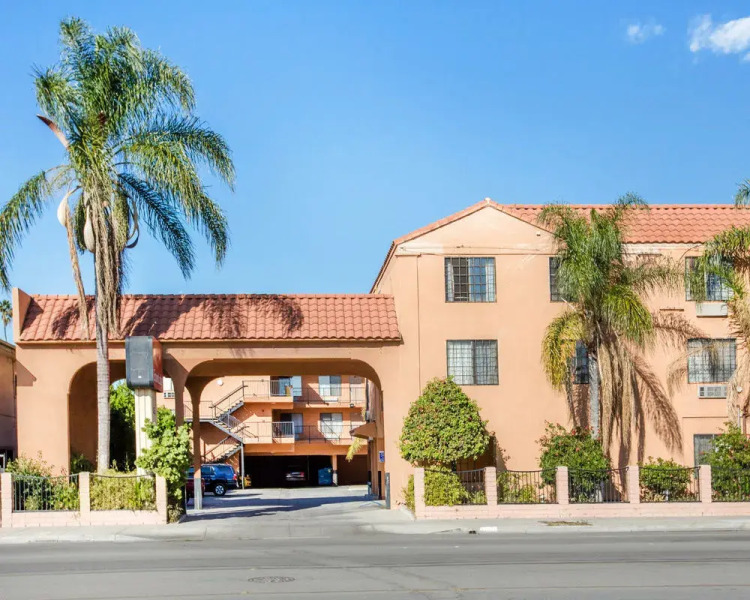 Econo Lodge Near Lax