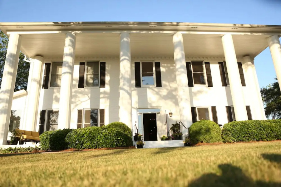 Stone Mountain Manor