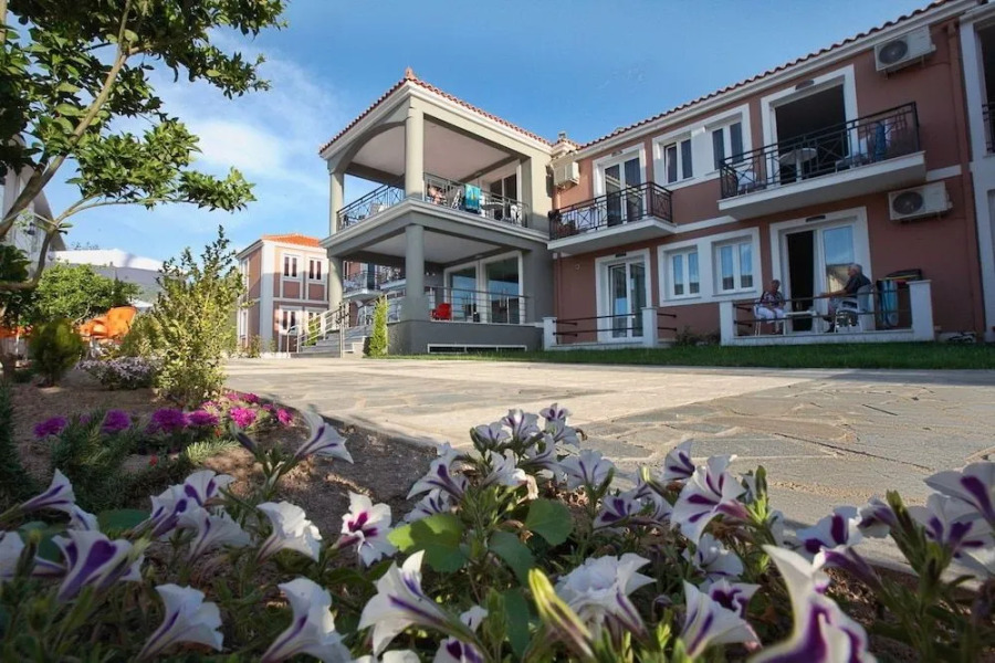 Sun & Sea Luxury Hotel