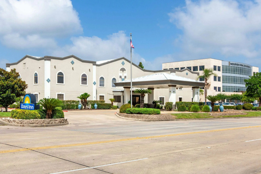Days Inn & Suites by Wyndham Webster NASA-ClearLake-Houston