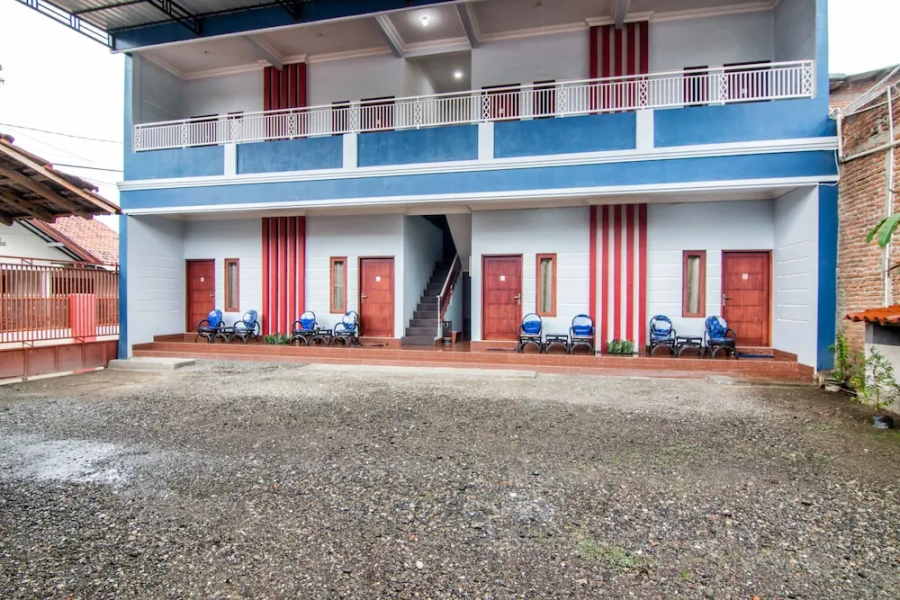 OYO 2421 Joglo Guest House Syariah