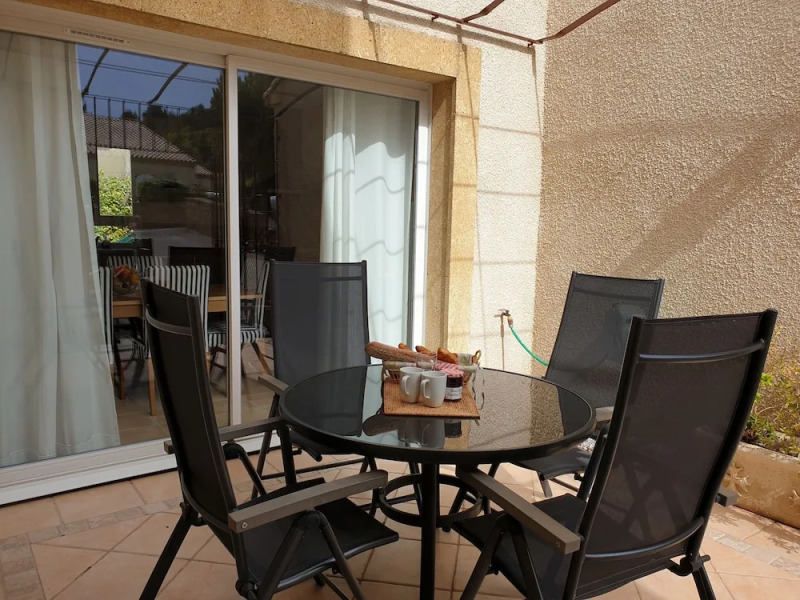 Villa with air-con, heated pool, jacuzzi, fenced garden and kids play equipment