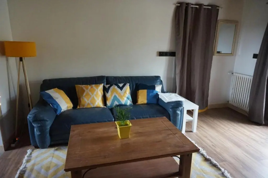 Maison champêtre et joyeuse à la campagne