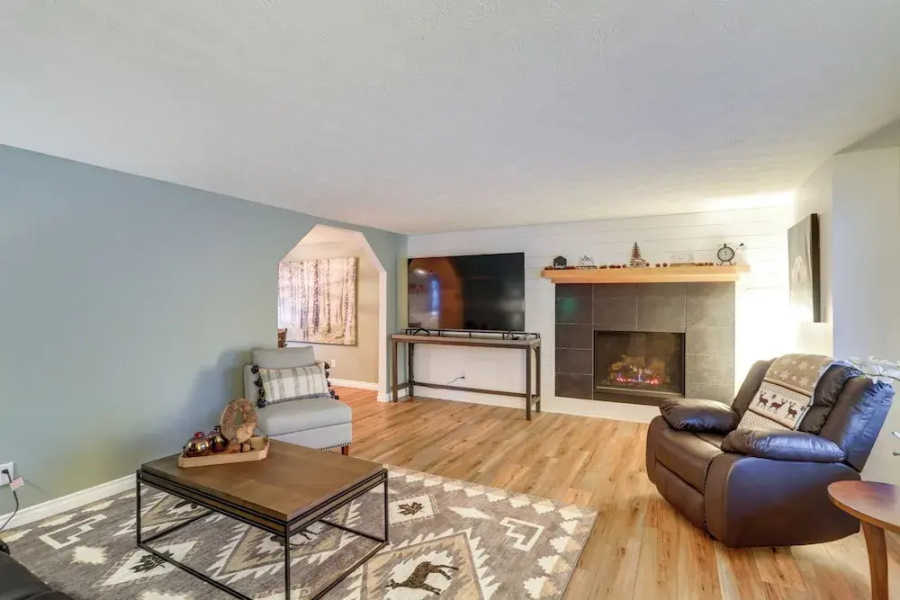 'northern Bliss' Modern Mtn-view Home in Fairbanks