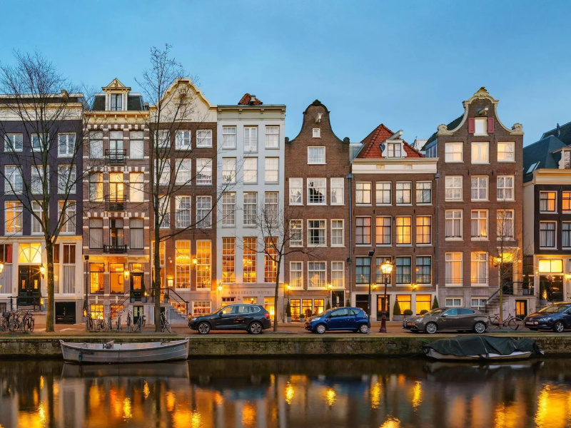 Ambassade Hotel
