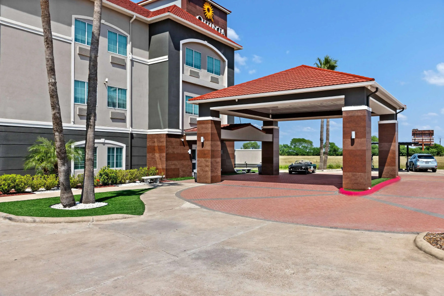 La Quinta Inn & Suites by Wyndham Raymondville