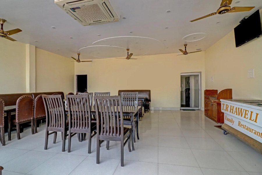 OYO ALG061 Tr Haweli Family Restaurant